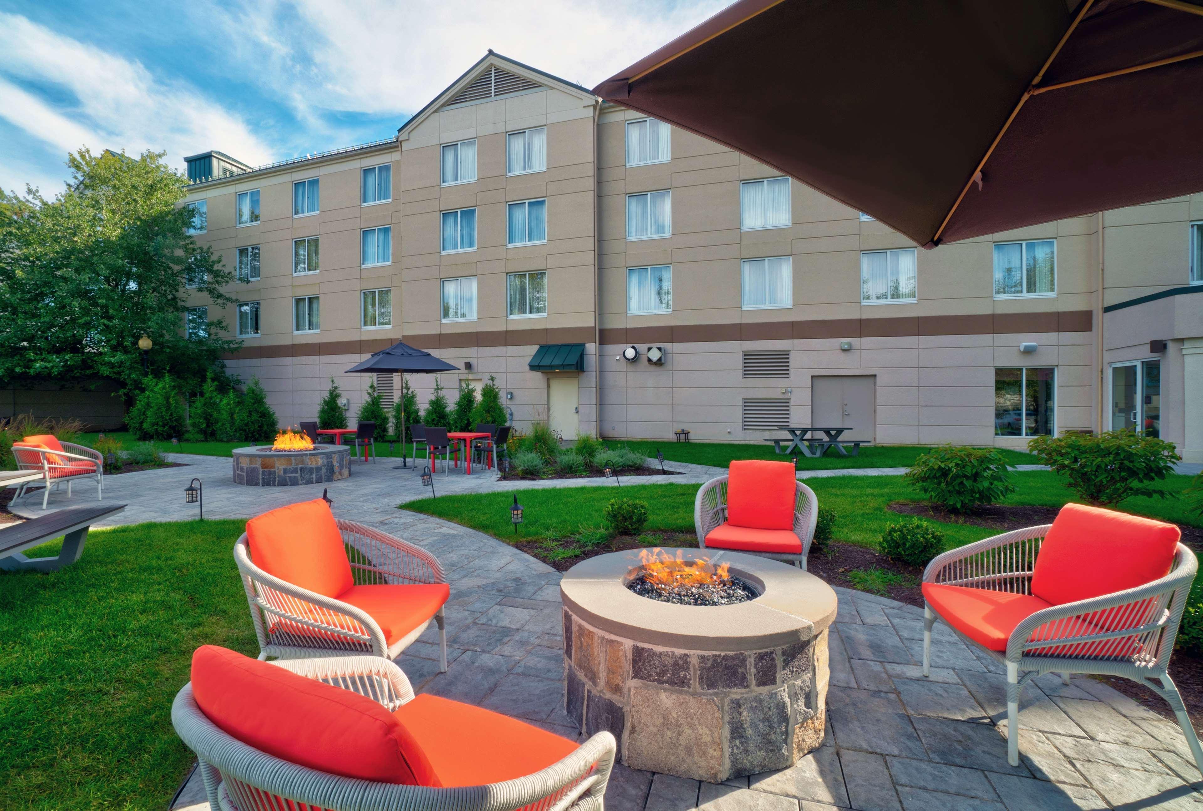 Hilton Garden Inn Saratoga Springs Exterior photo