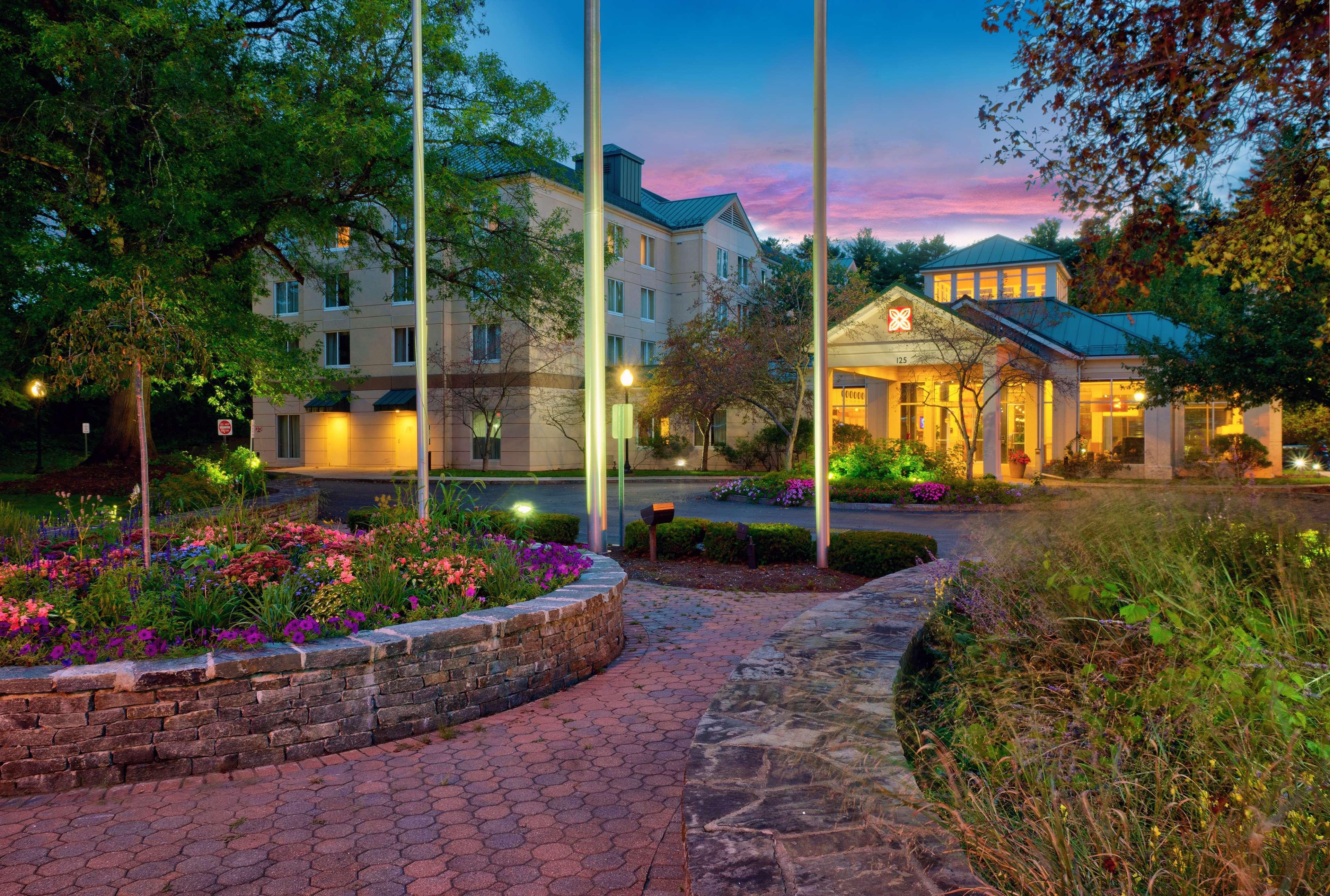 Hilton Garden Inn Saratoga Springs Exterior photo