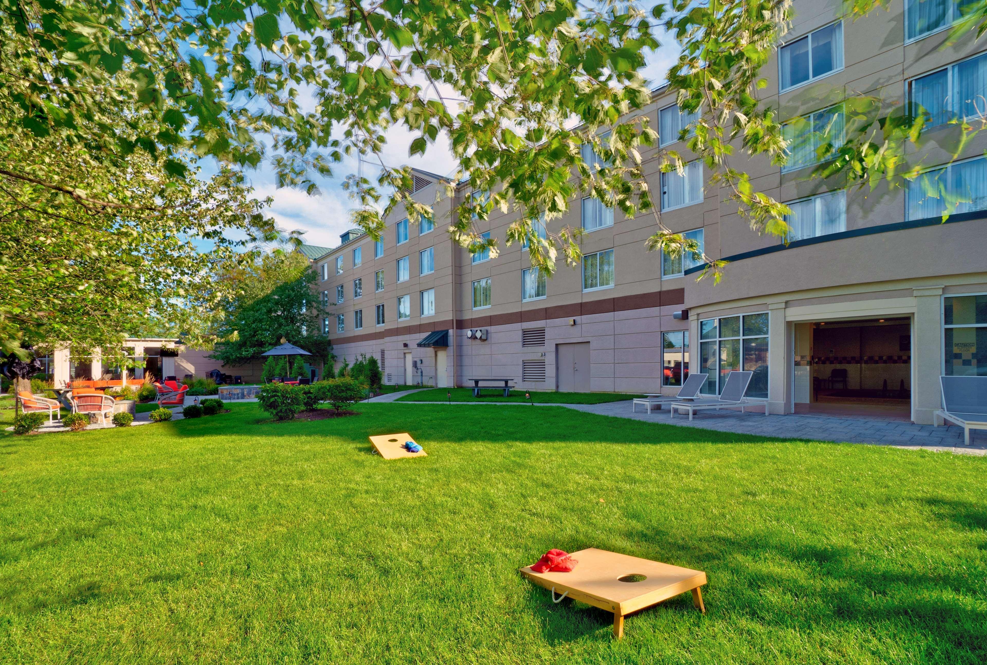 Hilton Garden Inn Saratoga Springs Exterior photo