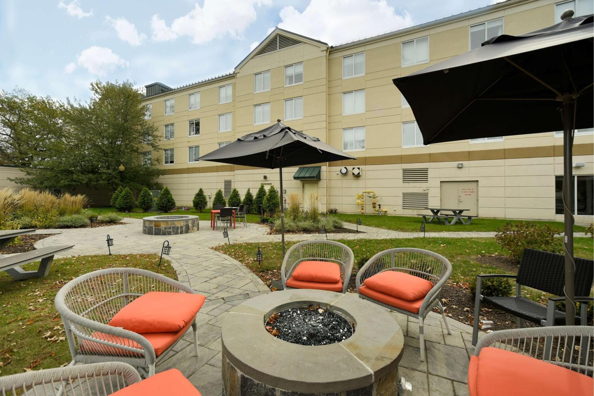 Hilton Garden Inn Saratoga Springs Exterior photo